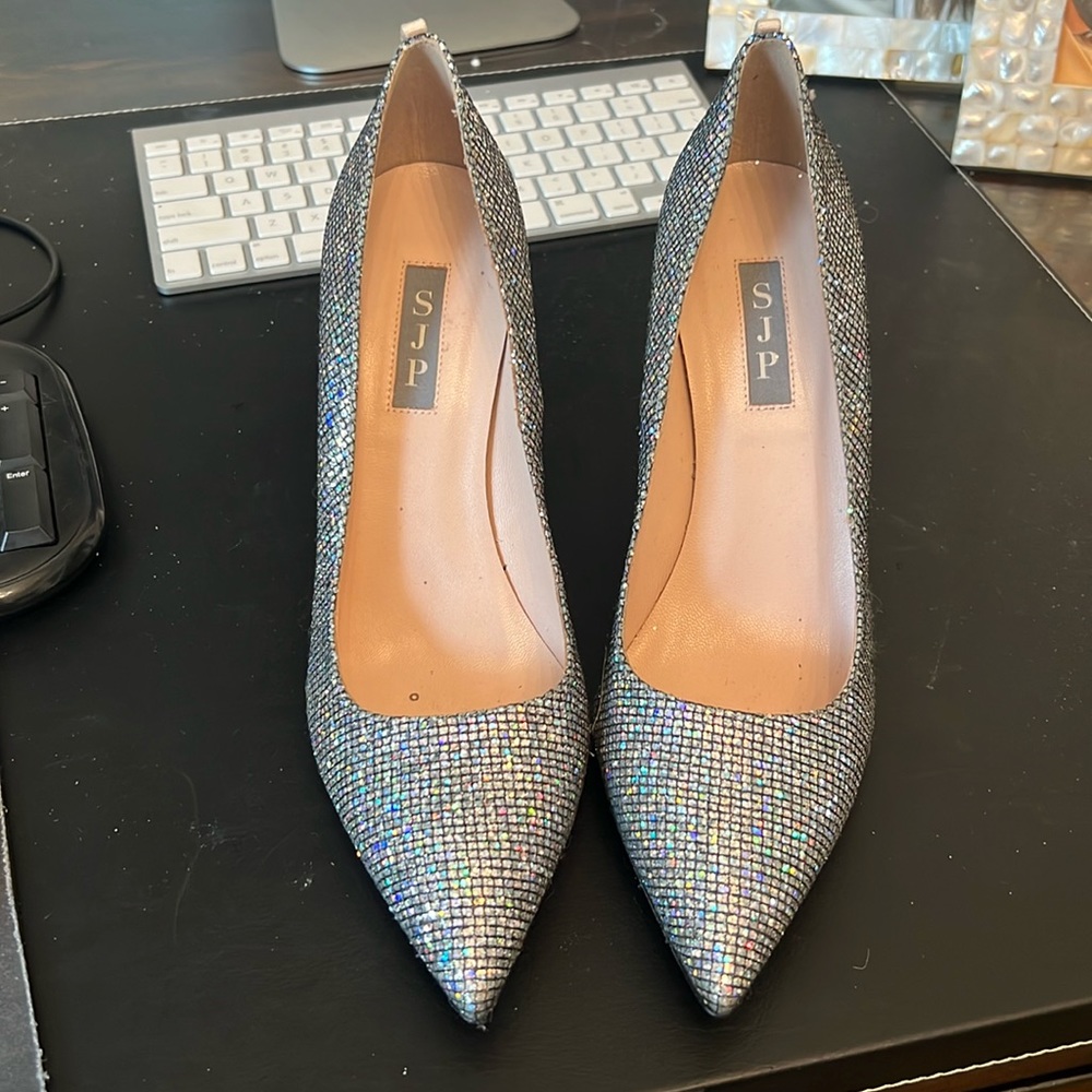 NWOT SJP Silver Rainbow Sequin Pump with Ribbon Detail